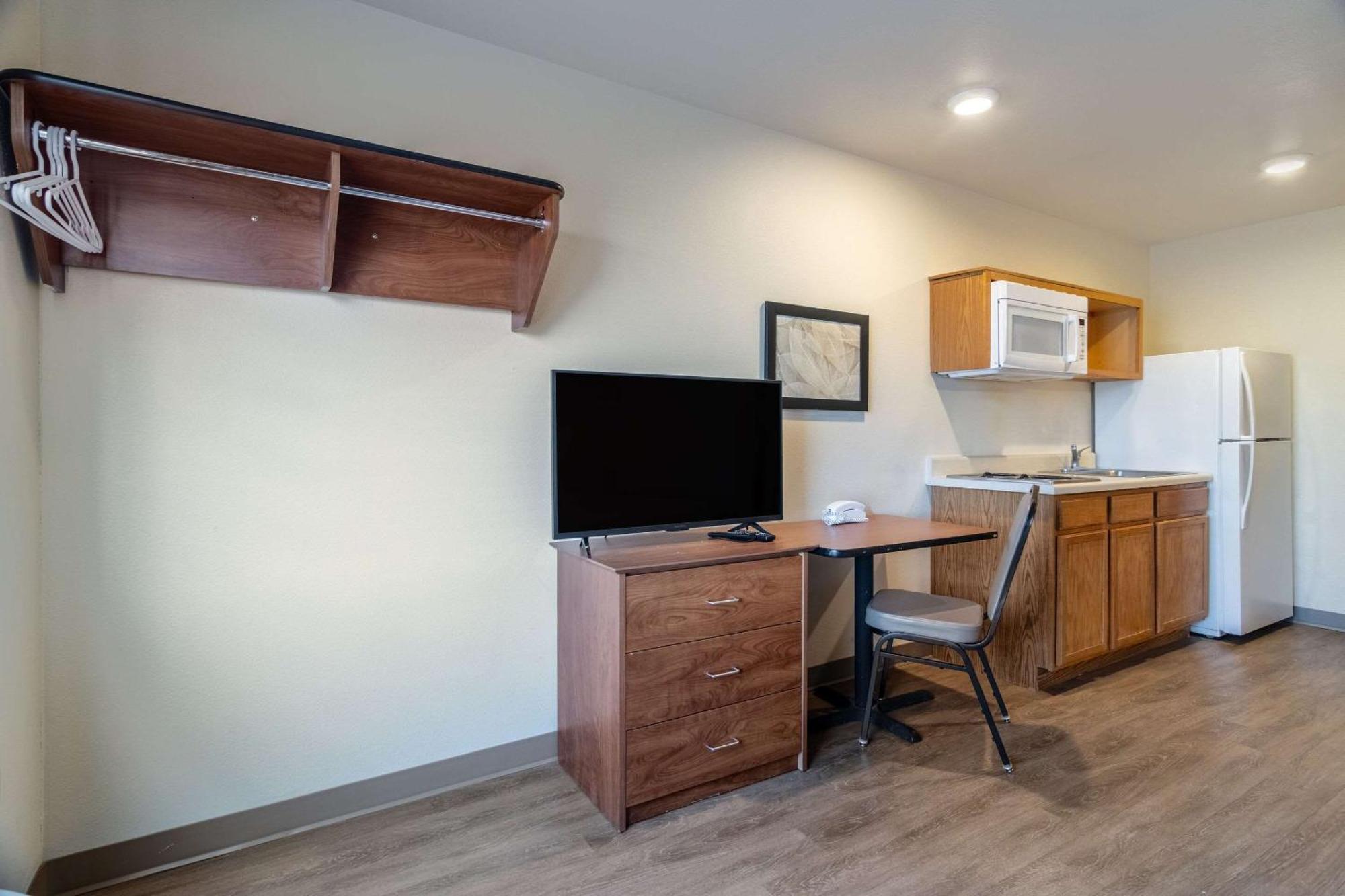 Woodspring Suites Champaign Near University Екстер'єр фото