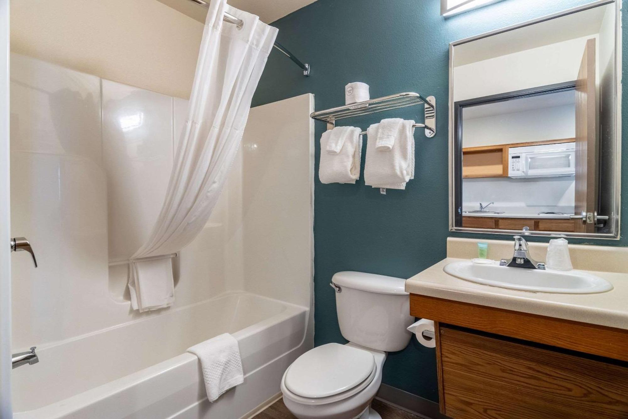Woodspring Suites Champaign Near University Екстер'єр фото