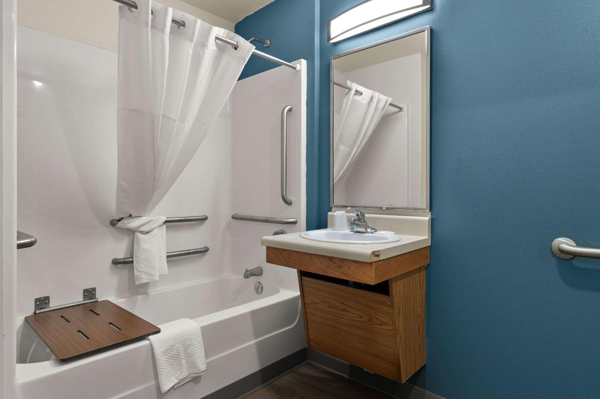 Woodspring Suites Champaign Near University Екстер'єр фото
