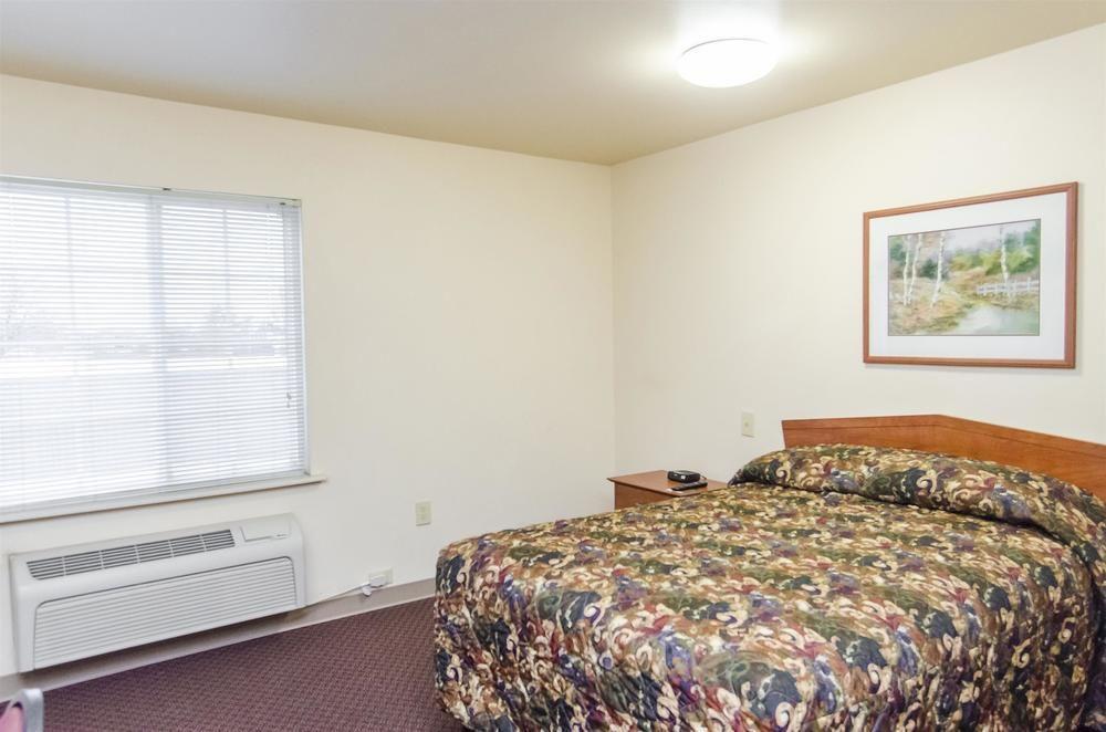 Woodspring Suites Champaign Near University Екстер'єр фото
