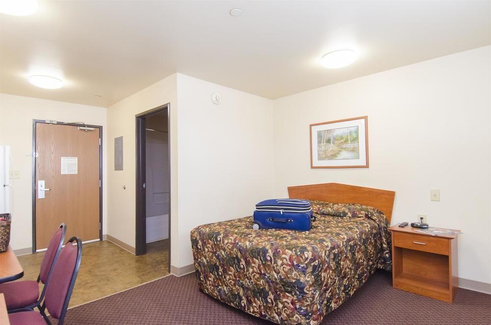 Woodspring Suites Champaign Near University Екстер'єр фото