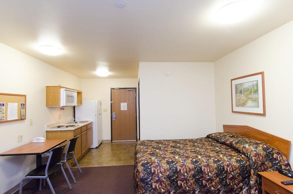 Woodspring Suites Champaign Near University Екстер'єр фото