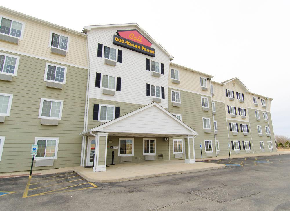 Woodspring Suites Champaign Near University Екстер'єр фото